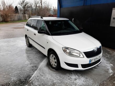 Белый Шкода Фабия, объемом двигателя 1.2 л и пробегом 197 тыс. км за 4900 $, фото 1 на Automoto.ua