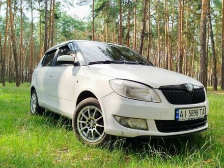 Шкода Фабия 2010 в Сумах на Automoto.ua Белый Шкода Фабия, объемом двигателя 1.4 л и пробегом 316 тыс. км за 4350 $, фото 1 на Automoto.ua