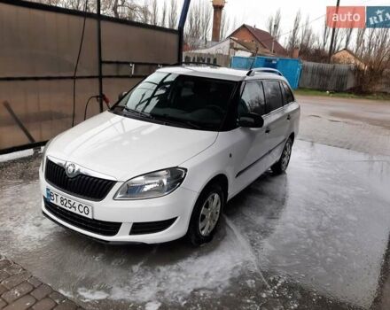 Белый Шкода Фабия, объемом двигателя 1.2 л и пробегом 197 тыс. км за 4900 $, фото 1 на Automoto.ua