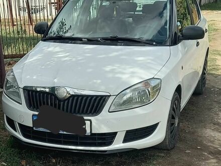 Белый Шкода Фабия, объемом двигателя 1.6 л и пробегом 264 тыс. км за 5500 $, фото 1 на Automoto.ua