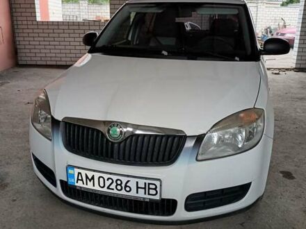 Шкода Фабия 2010 в Бердичеве на Automoto.ua Белый Шкода Фабия, объемом двигателя 1.2 л и пробегом 220 тыс. км за 5200 $, фото 1 на Automoto.ua