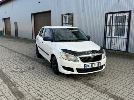 Білий Шкода Фабія, об'ємом двигуна 1.2 л та пробігом 265 тис. км за 3299 $, фото 1 на Automoto.ua