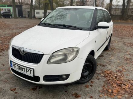 Білий Шкода Фабія, об'ємом двигуна 1.4 л та пробігом 250 тис. км за 4300 $, фото 1 на Automoto.ua