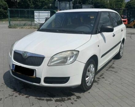 Белый Шкода Фабия, объемом двигателя 2 л и пробегом 290 тыс. км за 2100 $, фото 1 на Automoto.ua