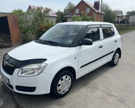 Белый Шкода Фабия, объемом двигателя 1.2 л и пробегом 280 тыс. км за 3750 $, фото 1 на Automoto.ua