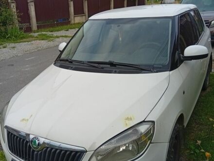 Шкода Фабия 2010 в Ужгороде на Automoto.ua Белый Шкода Фабия, объемом двигателя 0 л и пробегом 170 тыс. км за 4500 $, фото 1 на Automoto.ua
