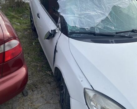 Белый Шкода Фабия, объемом двигателя 1.2 л и пробегом 150 тыс. км за 1300 $, фото 1 на Automoto.ua