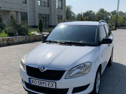 Білий Шкода Фабія, об'ємом двигуна 1.2 л та пробігом 215 тис. км за 6000 $, фото 1 на Automoto.ua