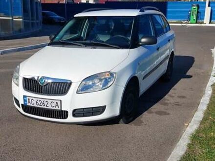 Шкода Фабия 2010 в Луцке на Automoto.ua Белый Шкода Фабия, объемом двигателя 1.4 л и пробегом 260 тыс. км за 4950 $, фото 1 на Automoto.ua
