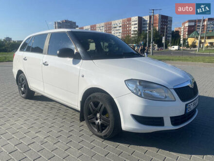Шкода Фабия 2010 в Львове на Automoto.ua Белый Шкода Фабия, объемом двигателя 1.6 л и пробегом 268 тыс. км за 5700 $, фото 1 на Automoto.ua