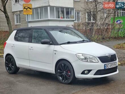 Белый Шкода Фабия, объемом двигателя 1.39 л и пробегом 213 тыс. км за 7250 $, фото 1 на Automoto.ua