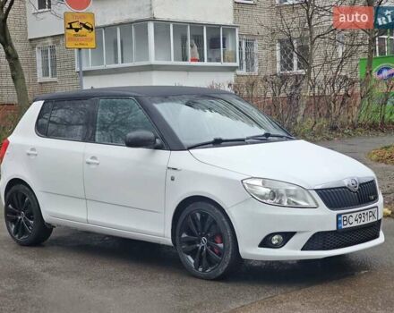 Белый Шкода Фабия, объемом двигателя 1.39 л и пробегом 213 тыс. км за 6999 $, фото 1 на Automoto.ua