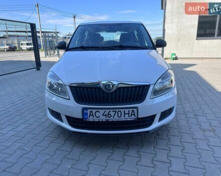 Белый Шкода Фабия, объемом двигателя 1.2 л и пробегом 199 тыс. км за 5800 $, фото 1 на Automoto.ua