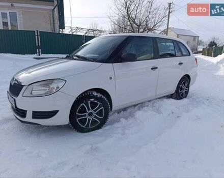 Белый Шкода Фабия, объемом двигателя 1.6 л и пробегом 251 тыс. км за 4799 $, фото 1 на Automoto.ua