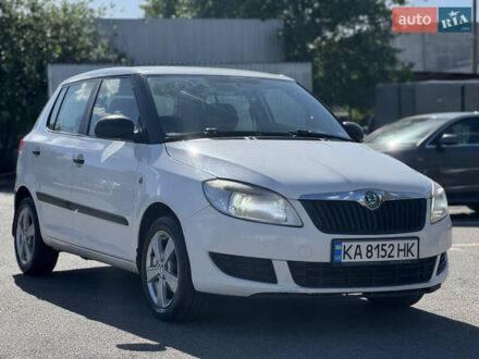 Шкода Фабия 2010 в Киеве на Automoto.ua Белый Шкода Фабия, объемом двигателя 1.6 л и пробегом 237 тыс. км за 4900 $, фото 1 на Automoto.ua