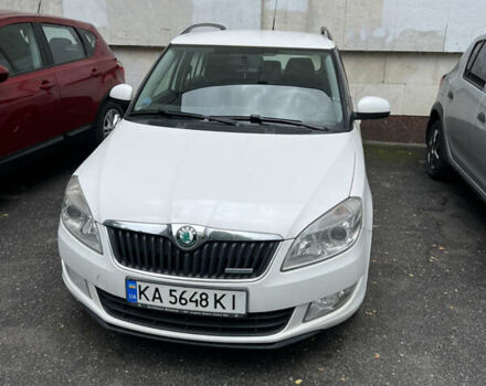 Белый Шкода Фабия, объемом двигателя 1.2 л и пробегом 350 тыс. км за 5700 $, фото 1 на Automoto.ua