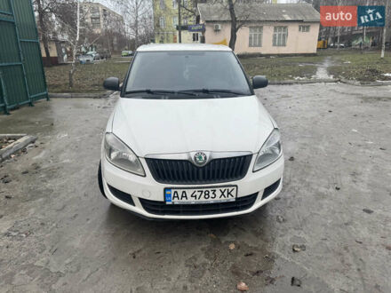 Шкода Фабия 2011 в Краматорске на Automoto.ua Белый Шкода Фабия, объемом двигателя 1.39 л и пробегом 221 тыс. км за 4800 $, фото 1 на Automoto.ua