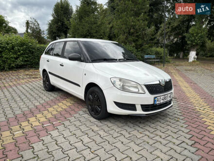 Белый Шкода Фабия, объемом двигателя 1.2 л и пробегом 257 тыс. км за 4500 $, фото 1 на Automoto.ua