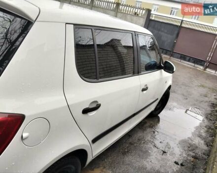 Белый Шкода Фабия, объемом двигателя 1.2 л и пробегом 264 тыс. км за 4600 $, фото 1 на Automoto.ua