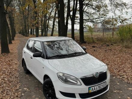 Белый Шкода Фабия, объемом двигателя 1.4 л и пробегом 283 тыс. км за 4700 $, фото 1 на Automoto.ua