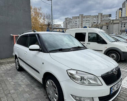 Белый Шкода Фабия, объемом двигателя 1.2 л и пробегом 195 тыс. км за 5500 $, фото 1 на Automoto.ua