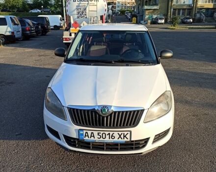 Белый Шкода Фабия, объемом двигателя 1.4 л и пробегом 300 тыс. км за 3300 $, фото 1 на Automoto.ua