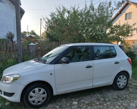 Белый Шкода Фабия, объемом двигателя 1.4 л и пробегом 286 тыс. км за 4000 $, фото 1 на Automoto.ua