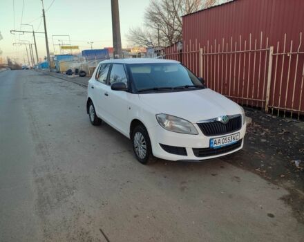 Белый Шкода Фабия, объемом двигателя 1.4 л и пробегом 200 тыс. км за 4500 $, фото 1 на Automoto.ua