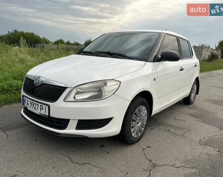 Белый Шкода Фабия, объемом двигателя 1.39 л и пробегом 220 тыс. км за 4850 $, фото 1 на Automoto.ua
