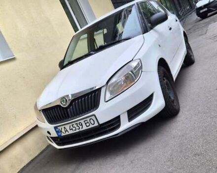 Белый Шкода Фабия, объемом двигателя 1.39 л и пробегом 300 тыс. км за 4300 $, фото 1 на Automoto.ua