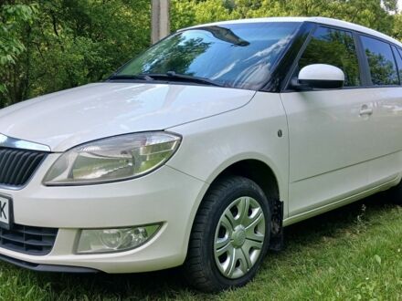 Шкода Фабия 2011 в Тернополе на Automoto.ua Белый Шкода Фабия, объемом двигателя 1.4 л и пробегом 216 тыс. км за 5600 $, фото 1 на Automoto.ua
