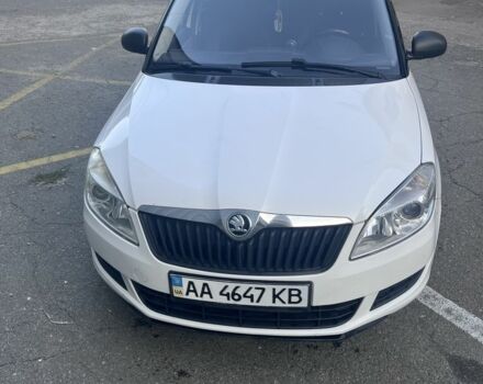 Белый Шкода Фабия, объемом двигателя 1.2 л и пробегом 260 тыс. км за 4800 $, фото 1 на Automoto.ua