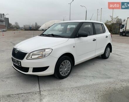 Белый Шкода Фабия, объемом двигателя 1.39 л и пробегом 230 тыс. км за 3698 $, фото 1 на Automoto.ua