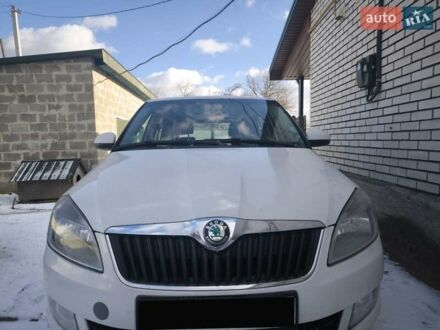 Шкода Фабия 2011 в Луцке на Automoto.ua Белый Шкода Фабия, объемом двигателя 1.6 л и пробегом 275 тыс. км за 6000 $, фото 1 на Automoto.ua