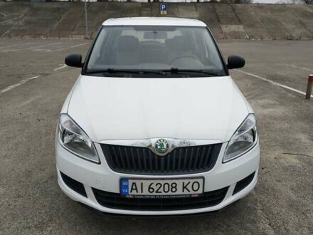 Белый Шкода Фабия, объемом двигателя 1.2 л и пробегом 288 тыс. км за 3400 $, фото 1 на Automoto.ua