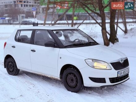 Белый Шкода Фабия, объемом двигателя 1.39 л и пробегом 235 тыс. км за 3900 $, фото 1 на Automoto.ua