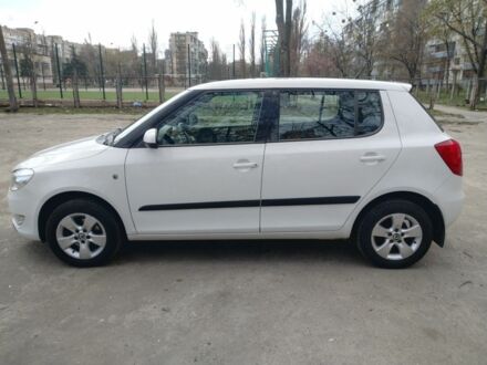 Белый Шкода Фабия, объемом двигателя 1.2 л и пробегом 263 тыс. км за 3200 $, фото 1 на Automoto.ua