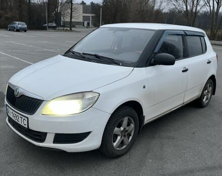 Белый Шкода Фабия, объемом двигателя 1.2 л и пробегом 175 тыс. км за 4300 $, фото 1 на Automoto.ua