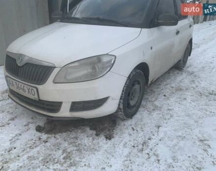 Білий Шкода Фабія, об'ємом двигуна 1.39 л та пробігом 225 тис. км за 5437 $, фото 1 на Automoto.ua