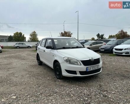 Белый Шкода Фабия, объемом двигателя 1.39 л и пробегом 220 тыс. км за 3300 $, фото 1 на Automoto.ua