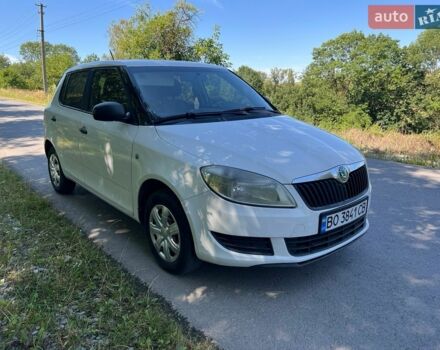Белый Шкода Фабия, объемом двигателя 1.39 л и пробегом 350 тыс. км за 2200 $, фото 1 на Automoto.ua