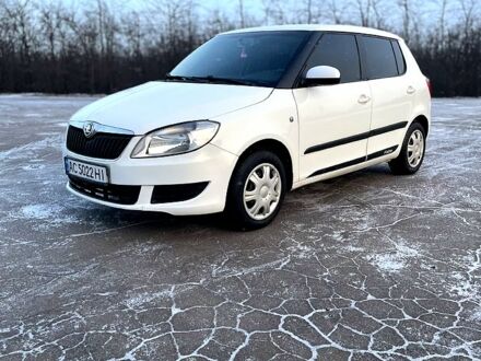 Шкода Фабия 2011 в Доброполье на Automoto.ua Белый Шкода Фабия, объемом двигателя 1.4 л и пробегом 0 тыс. км за 4708 $, фото 1 на Automoto.ua