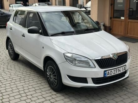 Белый Шкода Фабия, объемом двигателя 1.2 л и пробегом 260 тыс. км за 4200 $, фото 1 на Automoto.ua