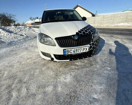 Белый Шкода Фабия, объемом двигателя 1.39 л и пробегом 320 тыс. км за 3800 $, фото 1 на Automoto.ua