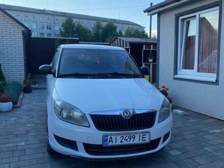 Білий Шкода Фабія, об'ємом двигуна 1.39 л та пробігом 326 тис. км за 4850 $, фото 1 на Automoto.ua