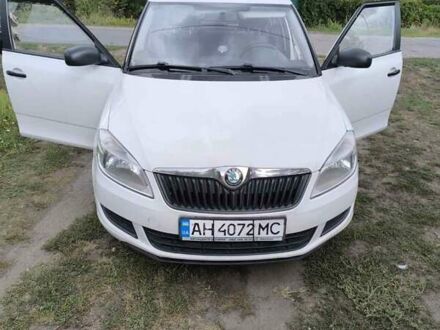 Белый Шкода Фабия, объемом двигателя 1.2 л и пробегом 155 тыс. км за 5900 $, фото 1 на Automoto.ua