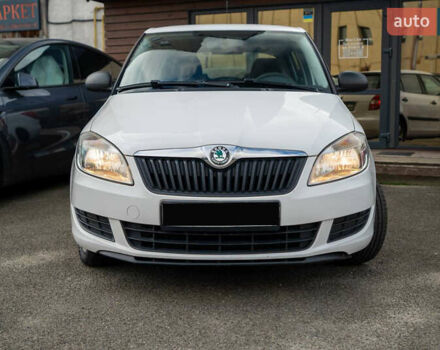 Білий Шкода Фабія, об'ємом двигуна 1.2 л та пробігом 287 тис. км за 3900 $, фото 1 на Automoto.ua