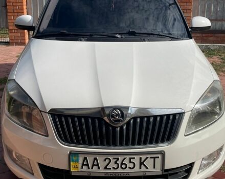 Белый Шкода Фабия, объемом двигателя 1.39 л и пробегом 212 тыс. км за 6000 $, фото 1 на Automoto.ua