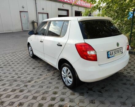 Білий Шкода Фабія, об'ємом двигуна 1.4 л та пробігом 250 тис. км за 4396 $, фото 1 на Automoto.ua