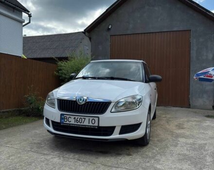 Белый Шкода Фабия, объемом двигателя 1.2 л и пробегом 178 тыс. км за 4000 $, фото 1 на Automoto.ua